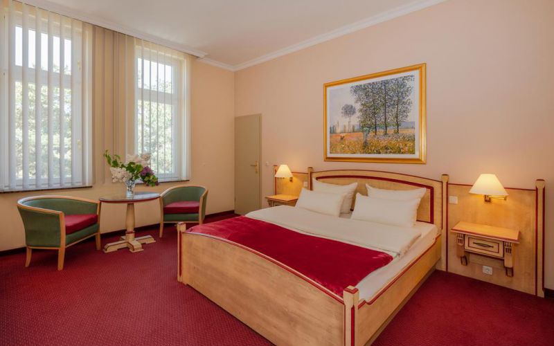 Doppelzimmer Komfort in der Strandvilla Residenz mit Doppeltbett und Sitzecke